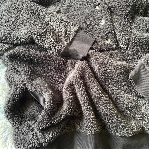Black Sherpa Pullover Hoodie NWT - Picture 10 of 12